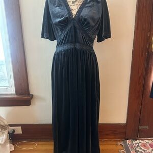 Chic Black Velvet Midi Dress